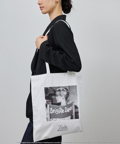 ROPE'（ロペ）の「【Brigitte Bardot×ROPE'・コラボ】モノクロフォトプリントキャンバストートバッグ【A4対応】（トートバッグ・レディース・ホワイト/ブラック・FREE）」の13枚目の写真