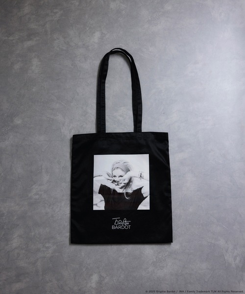 ROPE'（ロペ）の「【Brigitte Bardot×ROPE'・コラボ】モノクロフォトプリントキャンバストートバッグ【A4対応】（トートバッグ・レディース・ホワイト/ブラック・FREE）」の12枚目の写真