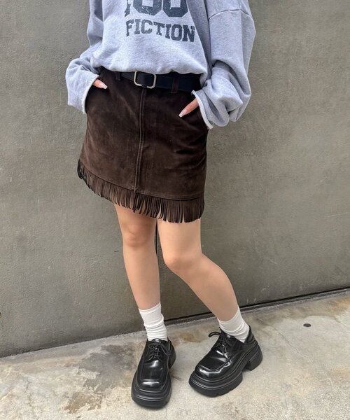 WHO'S WHO gallery（フーズフーギャラリー）の「スウェードフリンジミニスカート（スカート・レディース・キャメル/ダークブラウン・FREE）」の4枚目の写真