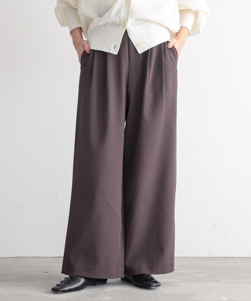 for/c（フォーシー）の「[低身長/高身長向けサイズ有]ドライピケタックワイドパンツ【サスティナブル】（その他パンツ・レディース・ブラック/アイボリー/ネイビー/ブラウン/イエロー/ホワイト×ブルー/グレー×ホワイト/オフホワイト/ネイビー系/ホワイト×ピンク・PM/LL/L/M/TM/LP）」の7枚目の写真