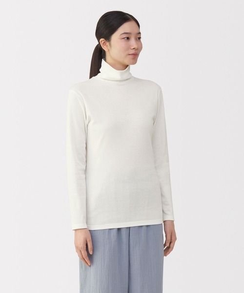 無印良品(ムジルシリョウヒン)の「婦人 あったか綿 厚手 タートルネック長袖Tシャツ(インナーウェア/肌着・レディース・ライトピンク/ブラック/グレー系/オフホワイト・XL/L/M/S)」の1枚目の写真