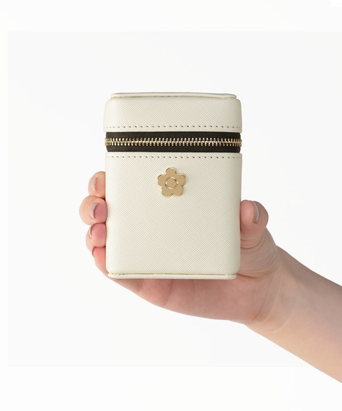 MARY QUANT（マリークワント）の「サフィアーノメタルデイジー リップケース（ポーチ・レディース・ターコイズブルー/アイボリー/ブラック・FREE）」の1枚目の写真