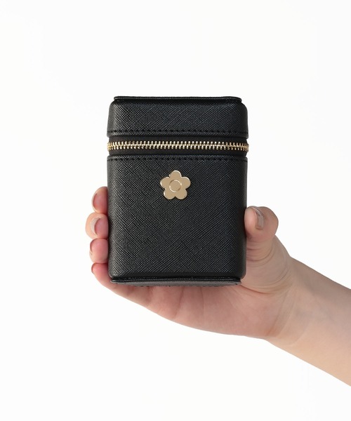 MARY QUANT（マリークワント）の「サフィアーノメタルデイジー リップケース（ポーチ・レディース・ターコイズブルー/アイボリー/ブラック・FREE）」の2枚目の写真