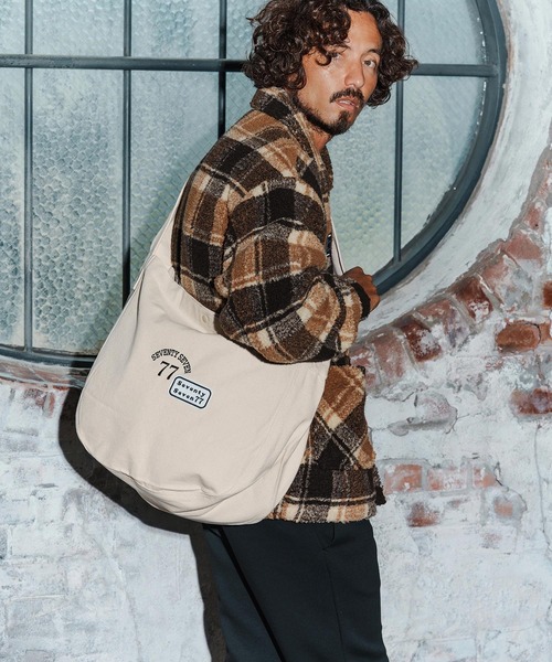 seventy seven（セブンティセブン）の「mko13169-embroidery newspaper bag(77arch) ニュースペーパーバッグ(7725W330)（ショルダーバッグ・メンズ・ナチュラル/ブラック・FREE）」の6枚目の写真