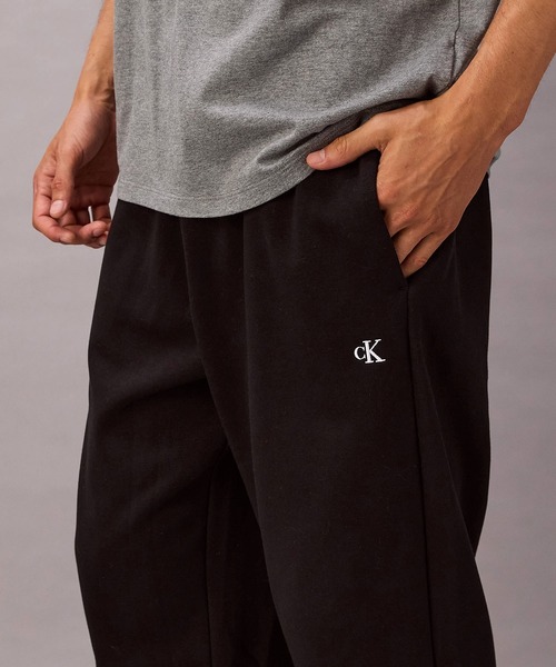 Calvin Klein(カルバン・クライン)の「アーカイブ ロゴ ジョガーパンツ(スウェットパンツ・メンズ・グレー/ブラック・L/M/S)」の15枚目の写真