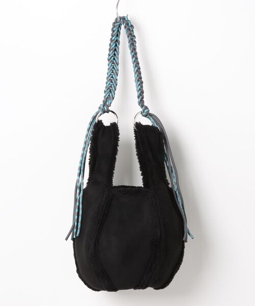 Anui(アニュイ)の「【UNISEX/CONTROL FREAK】ムートン風ボールバッグ(ショルダーバッグ・レディース・ブラック/ライトベージュ・FREE)」の3枚目の写真