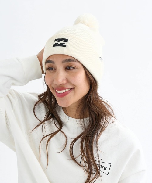 BILLABONG（ビラボン）の「BILLABONG レディース HI GG PONPON BEANIE ビーニー 【2025年秋冬モデル】 @autumn /ビラボンロゴワンポイントポンポン付きニット帽・ビーニー（ニットキャップ/ビーニー・レディース・ブラック/ブルー/オフホワイト/ブラウン・FREE）」の7枚目の写真