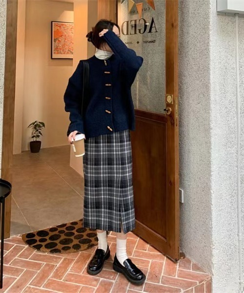maison de LATIR(メゾンドラティール)の「幅広いスタイルに合うダッフルカーディガン(カーディガン/ボレロ・レディース・ベージュ/ネイビー・FREE)」の9枚目の写真