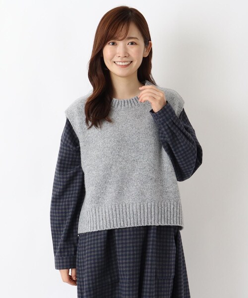 one'sterrace(ワンズテラス)の「後ろ釦プルオーバーベスト(ベスト・レディース・グレー系4/グレー系その他7/ブラウン系8・02)」の18枚目の写真
