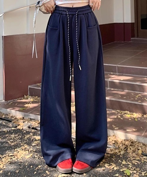 maison de LATIR(メゾンドラティール)の「ふわもこ裏起毛ワイドパンツ(その他パンツ・レディース・グレー/ブラック/ネイビー・FREE)」の1枚目の写真