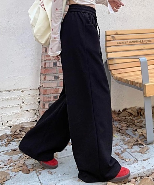 maison de LATIR(メゾンドラティール)の「ふわもこ裏起毛ワイドパンツ(その他パンツ・レディース・グレー/ブラック/ネイビー・FREE)」の2枚目の写真