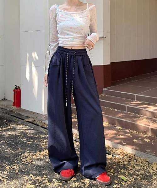 maison de LATIR(メゾンドラティール)の「ふわもこ裏起毛ワイドパンツ(その他パンツ・レディース・グレー/ブラック/ネイビー・FREE)」の5枚目の写真