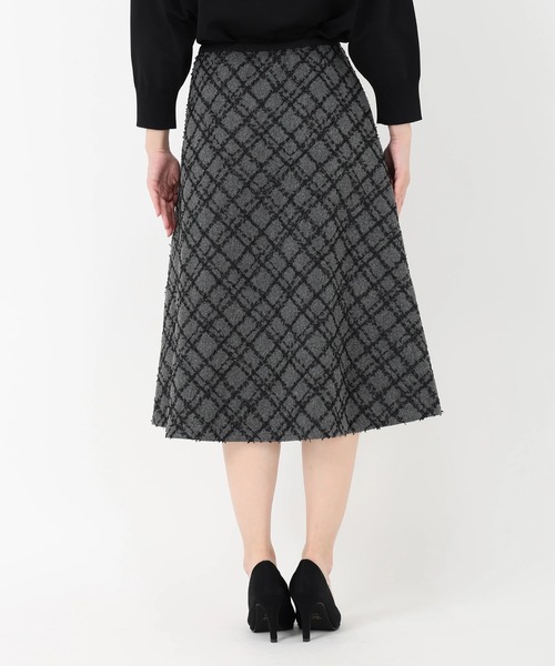 STRAWBERRY-FIELDS(ストロベリーフィールズ)の「リボンヤーンフラノライク_リボンヤーン刺しゅうフレアスカート(スカート・レディース・キナリ/チャコールグレー・2/1)」の5枚目の写真