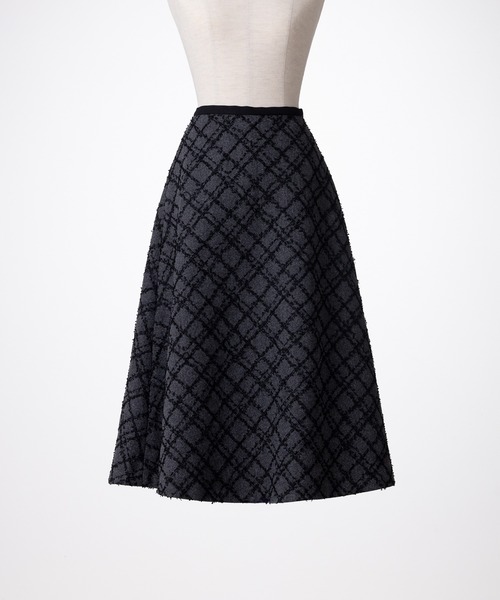 STRAWBERRY-FIELDS(ストロベリーフィールズ)の「リボンヤーンフラノライク_リボンヤーン刺しゅうフレアスカート(スカート・レディース・キナリ/チャコールグレー・2/1)」の11枚目の写真