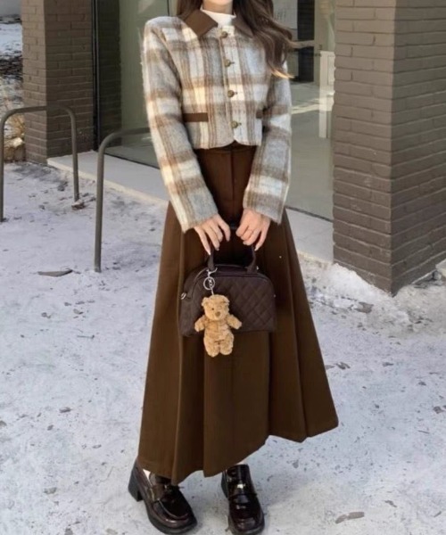 Diosfront（ディオスフロント）の「ショート丈チェックメルトンコート＆タックスカートセットアップ（セットアップ・レディース・モカ・L/M）」の4枚目の写真