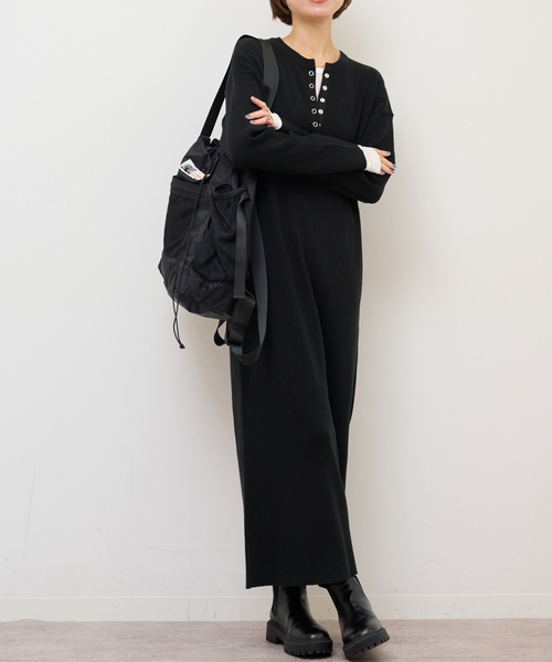 JOURNAL STANDARD relume（ジャーナルスタンダード　レリューム）の「【MULTI FUNC+】ヘンリーネックニットワンピース（ワンピース・レディース・ブラック/ブラウン・FREE）」の2枚目の写真