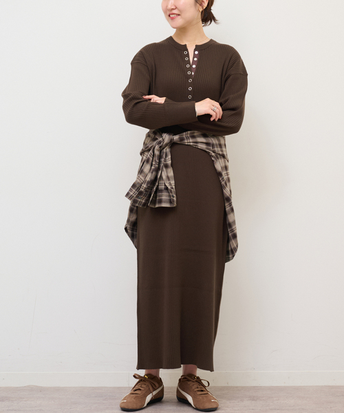 JOURNAL STANDARD relume（ジャーナルスタンダード　レリューム）の「【MULTI FUNC+】ヘンリーネックニットワンピース（ワンピース・レディース・ブラック/ブラウン・FREE）」の17枚目の写真