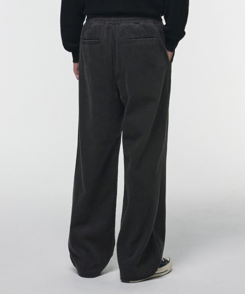 MUSINSA STANDARD（ムシンサスタンダード）の「ワンタックワイドコーデュロイバンディングパンツ [ダークグレー]（その他パンツ・メンズ・その他・40/38/42/36/34/32/30/26/28）」の2枚目の写真