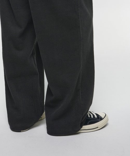 MUSINSA STANDARD（ムシンサスタンダード）の「ワンタックワイドコーデュロイバンディングパンツ [ダークグレー]（その他パンツ・メンズ・その他・40/38/42/36/34/32/30/26/28）」の7枚目の写真