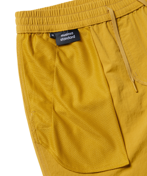 MUSINSA STANDARD（ムシンサスタンダード）の「ナイロンバンディングショーツ_7.5インチ [マスタード]（その他パンツ・メンズ・その他・30/26/28/36/34/32）」の5枚目の写真