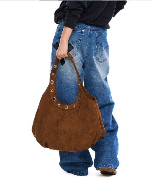 AAKAM（アーカム）の「Suede Eyelet Dumpling Bag (Camel)（ショルダーバッグ・レディース・その他・FREE）」の6枚目の写真
