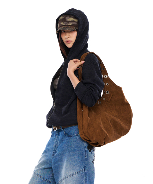 AAKAM（アーカム）の「Suede Eyelet Dumpling Bag (Camel)（ショルダーバッグ・レディース・その他・FREE）」の10枚目の写真