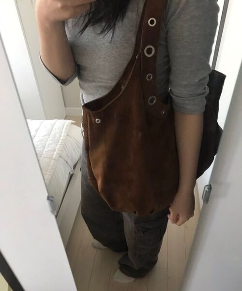 AAKAM（アーカム）の「Suede Eyelet Dumpling Bag (Camel)（ショルダーバッグ・レディース・その他・FREE）」の3枚目の写真