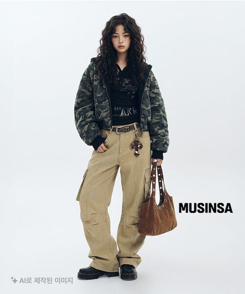 AAKAM（アーカム）の「Suede Eyelet Dumpling Bag (Camel)（ショルダーバッグ・レディース・その他・FREE）」の4枚目の写真