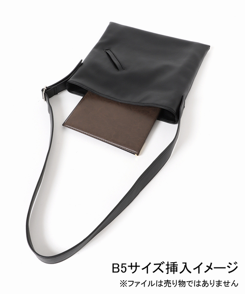 OSKR(オーエスケーアール)の「OSKR別注 ワンショルダーフェイクレザーバッグ(ショルダーバッグ・メンズ・ブラック・FREE)」の13枚目の写真
