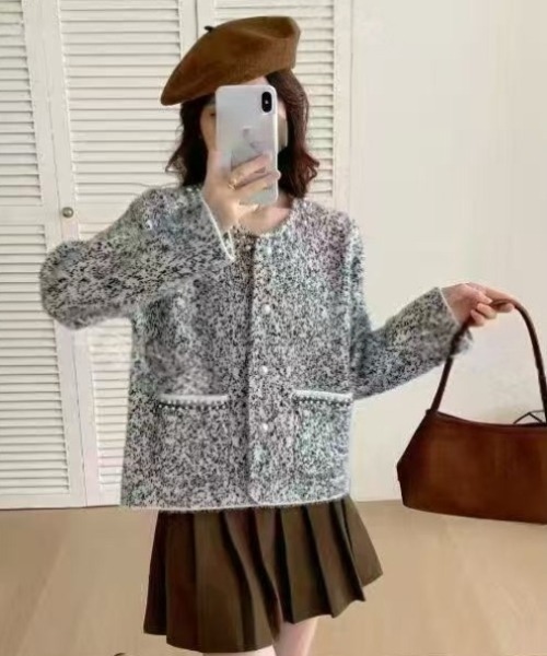 Sibra(シブラ)の「ツイード風パールボタンカーディガン(カーディガン/ボレロ・レディース・ライトグレー/グレー/ブラック・M)」の1枚目の写真