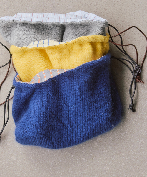 Spick & Span（スピックアンドスパン）の「a&m アルパカミックスニットクラッチ（クラッチバッグ・レディース・グレー/イエロー/ブルー系その他・FREE）」の3枚目の写真