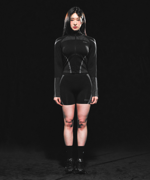 BORN TO WIN（ボーントゥウィン）の「W SYMBOL B ECLIPSE SEAMLESS FULL ZIP-UP JACKET [BLACK]（ジャージ・レディース・その他・1/2）」の3枚目の写真