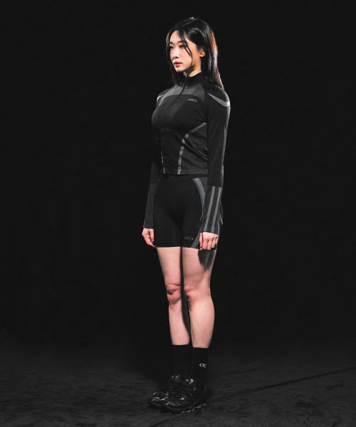 BORN TO WIN（ボーントゥウィン）の「W SYMBOL B ECLIPSE SEAMLESS FULL ZIP-UP JACKET [BLACK]（ジャージ・レディース・その他・1/2）」の4枚目の写真