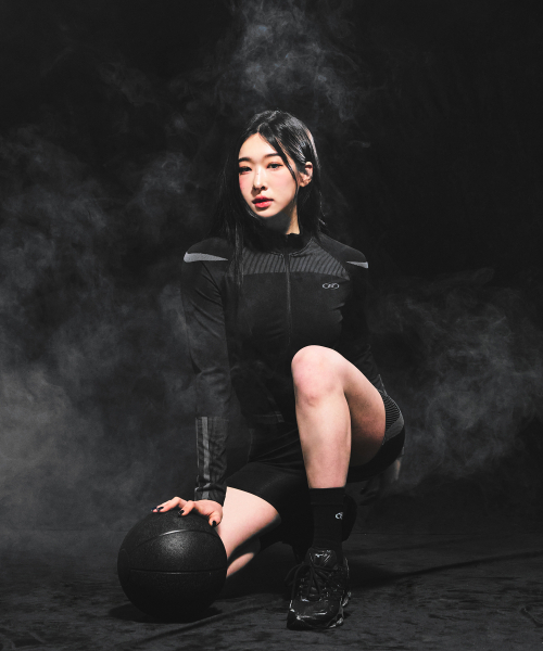 BORN TO WIN（ボーントゥウィン）の「W SYMBOL B ECLIPSE SEAMLESS FULL ZIP-UP JACKET [BLACK]（ジャージ・レディース・その他・1/2）」の7枚目の写真