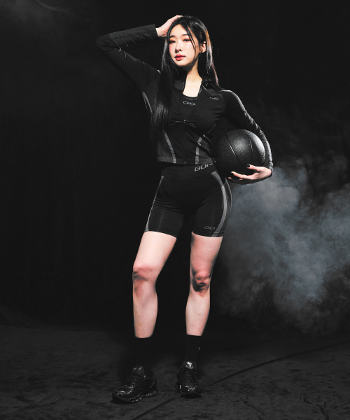BORN TO WIN（ボーントゥウィン）の「W SYMBOL B ECLIPSE SEAMLESS FULL ZIP-UP JACKET [BLACK]（ジャージ・レディース・その他・1/2）」の10枚目の写真