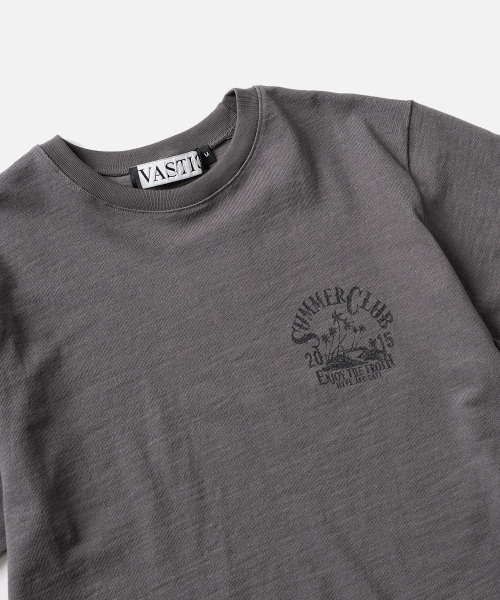 VASTIC（バスティック）の「サマー クラブ Tシャツ_チャコール（Tシャツ/カットソー・メンズ・その他・MEDIUM/LARGE/X-LARGE）」の4枚目の写真