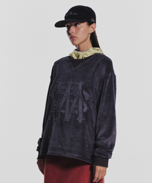 MENASOO（ミナス）の「Applique Velour Sweatshirt_Charcoal（スウェット・レディース・チャコール・F）」の2枚目の写真
