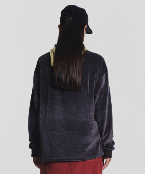 MENASOO（ミナス）の「Applique Velour Sweatshirt_Charcoal（スウェット・レディース・チャコール・F）」の3枚目の写真