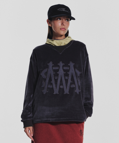 MENASOO（ミナス）の「Applique Velour Sweatshirt_Charcoal（スウェット・レディース・チャコール・F）」の4枚目の写真