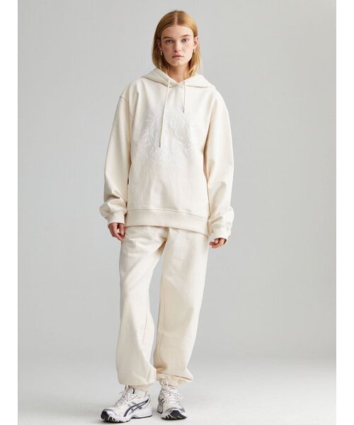 MENASOO（ミナス）の「UNISEX CIRCLE LOGO HOODIE_IVORY（パーカー・レディース・アイボリー・1/2）」の6枚目の写真
