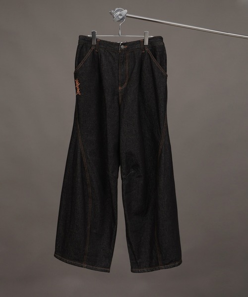 SEQUENZ(シークエンズ)の「【SEQUENZ/シークエンズ】TWIST CURVE DENIM PANTS(デニムパンツ・メンズ・ブラック/ライトインディゴブルー・S/M/L)」の3枚目の写真