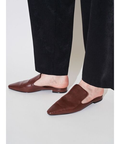 ELENDEEK（エレンディーク）の「シェルターミュール（パンプス・レディース・オフホワイト/ブラック/ブラウン・37/38）」の3枚目の写真