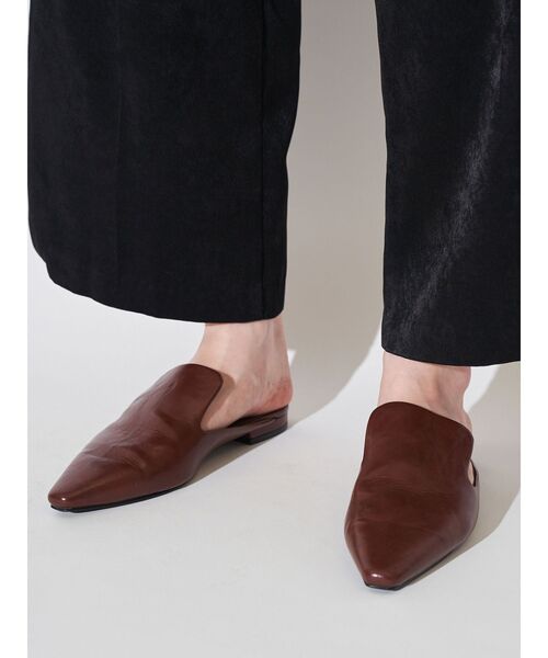 ELENDEEK（エレンディーク）の「シェルターミュール（パンプス・レディース・オフホワイト/ブラック/ブラウン・37/38）」の10枚目の写真