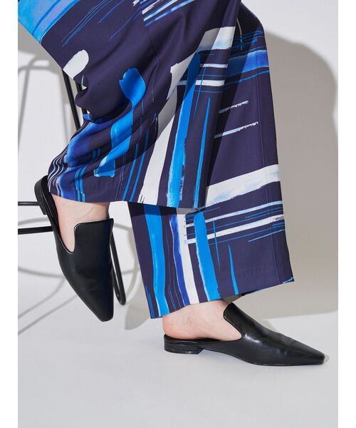 ELENDEEK（エレンディーク）の「シェルターミュール（パンプス・レディース・オフホワイト/ブラック/ブラウン・37/38）」の14枚目の写真