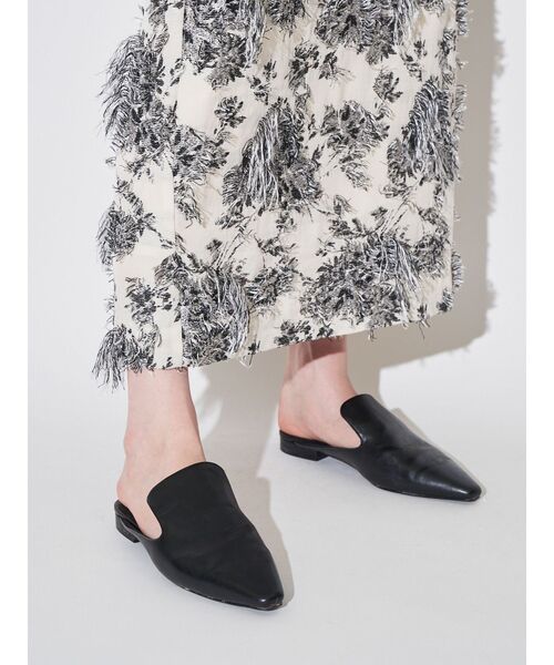 ELENDEEK（エレンディーク）の「シェルターミュール（パンプス・レディース・オフホワイト/ブラック/ブラウン・37/38）」の18枚目の写真