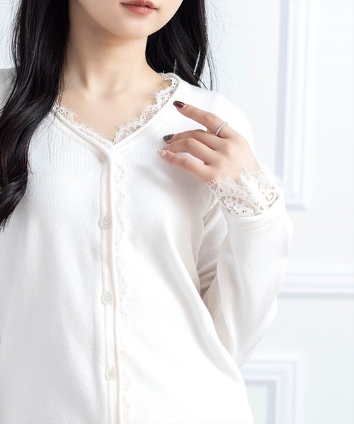 CLEAR BASIC（クリアベーシック）の「レース付きカーディガン[オフィスカジュアル 着回し抜群 ガーリー]≪AW新作≫（カーディガン/ボレロ・レディース・アイボリー/ブラック/ピンク・F）」の2枚目の写真