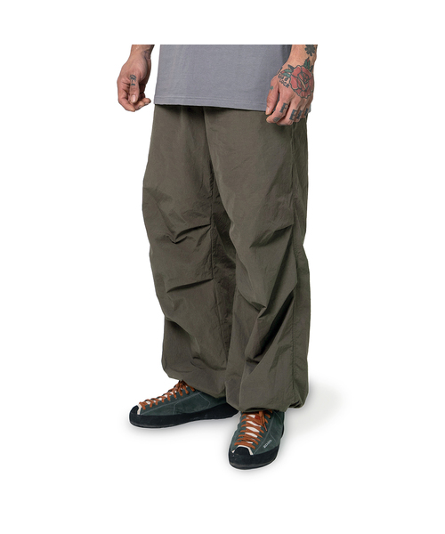 WHILE(ワイル)の「SSタートルバルーンクライミングパンツ(COCOA BROWN)(スウェットパンツ・レディース・その他・SMALL/MEDIUM/LARGE)」の1枚目の写真