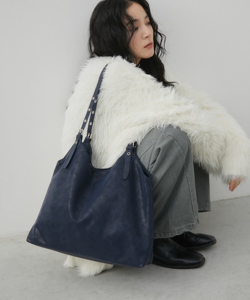 Aunt Marie's（アントマリーズ）の「ハトメストラップトートバッグ（トートバッグ・レディース・レッド/ブラック/ネイビー・FREE）」の2枚目の写真