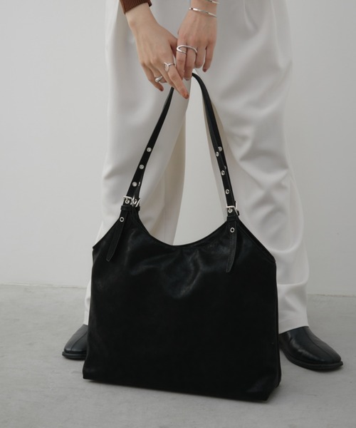 Aunt Marie's（アントマリーズ）の「ハトメストラップトートバッグ（トートバッグ・レディース・レッド/ブラック/ネイビー・FREE）」の5枚目の写真