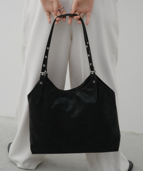 Aunt Marie's（アントマリーズ）の「ハトメストラップトートバッグ（トートバッグ・レディース・レッド/ブラック/ネイビー・FREE）」の11枚目の写真